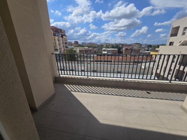 Tirane, shitet apartament 2+1+Aneks+Ballkon Kati 3, 117 m² 187.000 € (laprake)