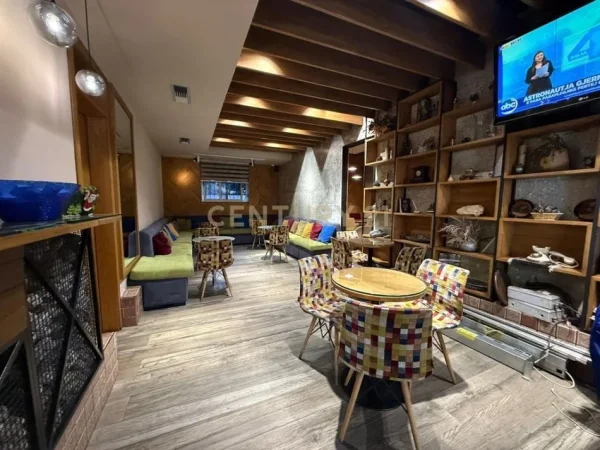 Tirane, jepet me qera ambjent biznesi Kati 1, 140 m² 1.500 € 