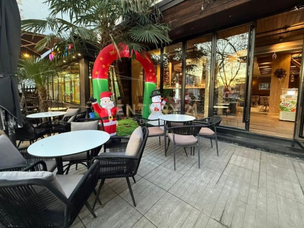 Tirane, jepet me qera ambjent biznesi Kati 1, 140 m² 1.500 € 