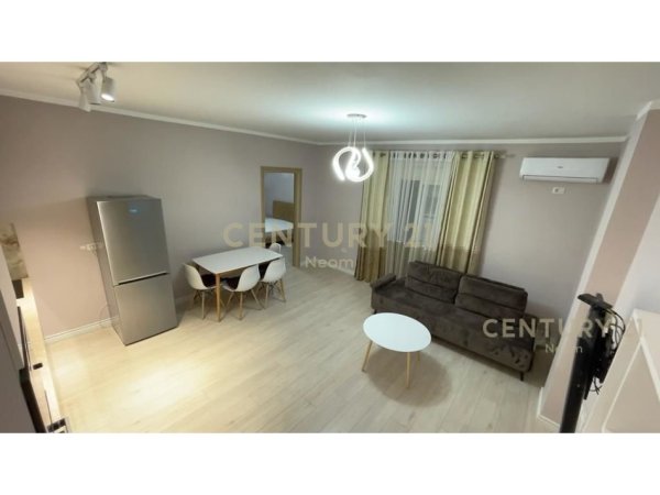 Tirane, jepet me qera apartament 1+1+Ballkon Kati 2, 70 m² 530 € 
