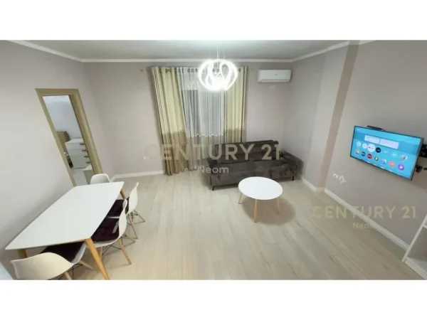 Tirane, jepet me qera apartament 1+1+Ballkon Kati 2, 70 m² 530 € 