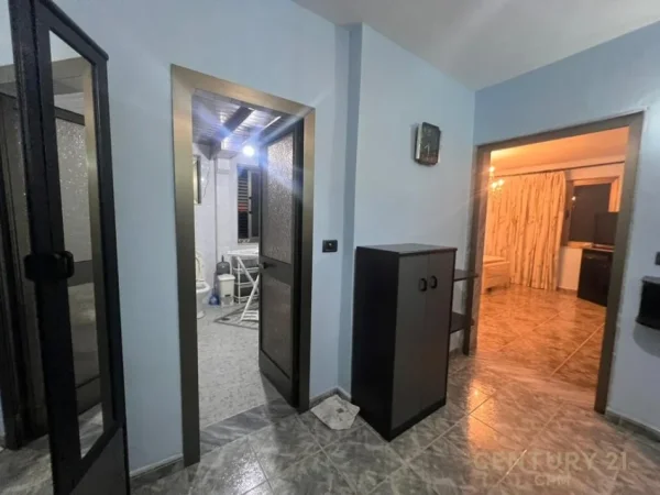 Tirane, jepet me qera apartament 2+1 Kati 2, 70 m² 630 € 