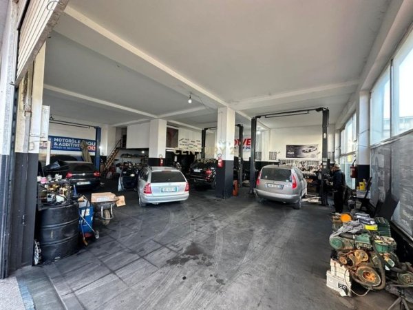 Tirane, jepet me qera ambjent biznesi Kati 0, 255 m² 2.200 € 