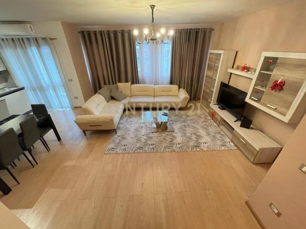 Tirane, jepet me qera apartament 2+1 Kati 3, 125 m² 850 € 