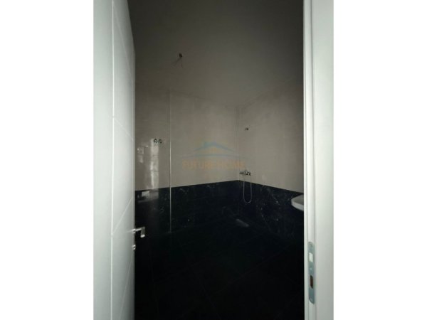Tirane, shitet apartament 2+1+Ballkon Kati 8, 106 m² 122.000 € (Autostrada Tirane-Durres)