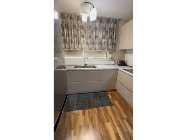 Tirane, jepet me qera apartament 1+1 Kati 5, 94 m² 750 € (Myslym Shyri)