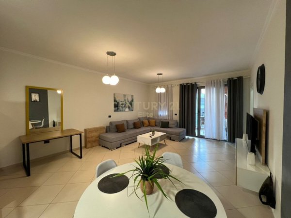 Tirane, jepet me qera apartament 1+1 Kati 4, 90 m² 1.000 € (Liqeni i Tiranes)