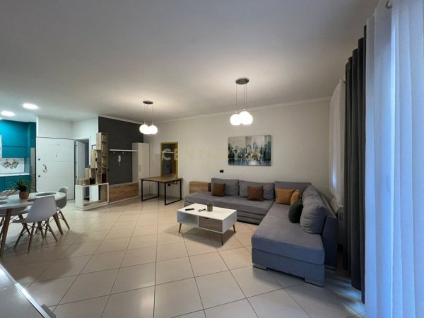 Tirane, jepet me qera apartament 1+1 Kati 4, 90 m² 1.000 € (Liqeni i Tiranes)