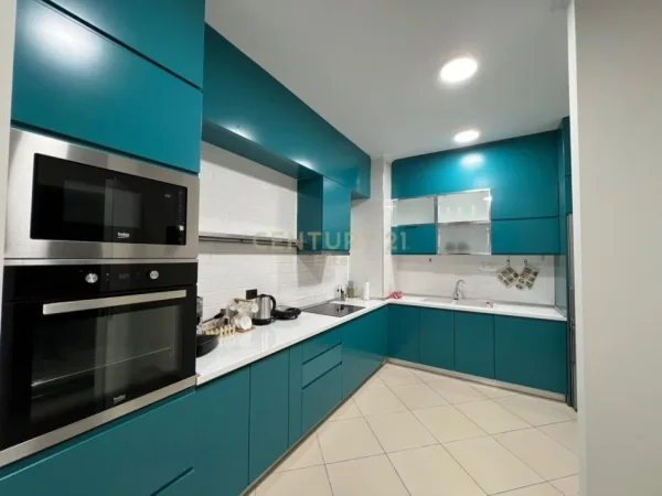 Tirane, jepet me qera apartament 1+1 Kati 4, 90 m² 1.000 € (Liqeni i Tiranes)