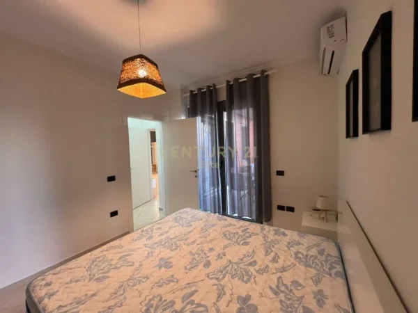 Tirane, jepet me qera apartament 1+1 Kati 4, 90 m² 1.000 € (Liqeni i Tiranes)