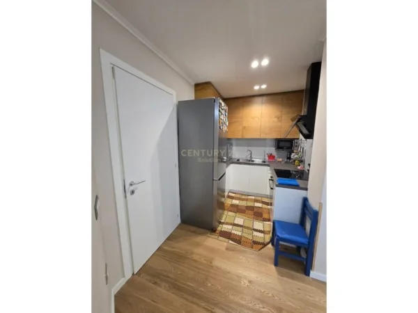 Tirane, shitet apartament 1+1 Kati 3, 90 m² 235.000 € (Shkolla e kuqe)