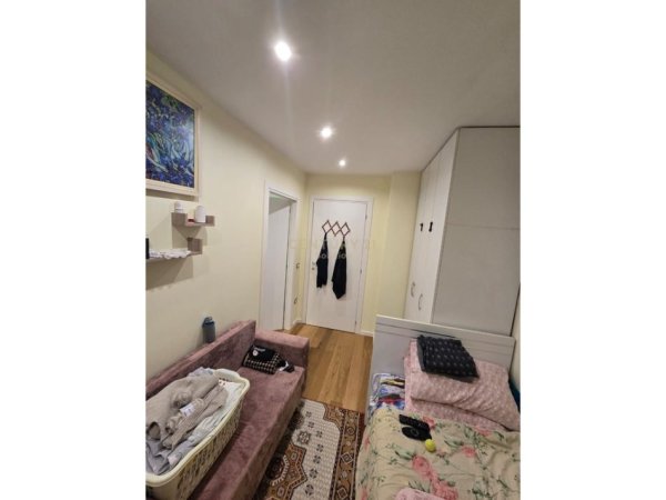 Tirane, shitet apartament 1+1 Kati 3, 90 m² 235.000 € (Shkolla e kuqe)