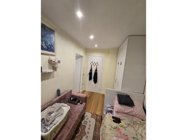 Tirane, shitet apartament 1+1 Kati 3, 90 m² 235.000 € (Shkolla e kuqe)