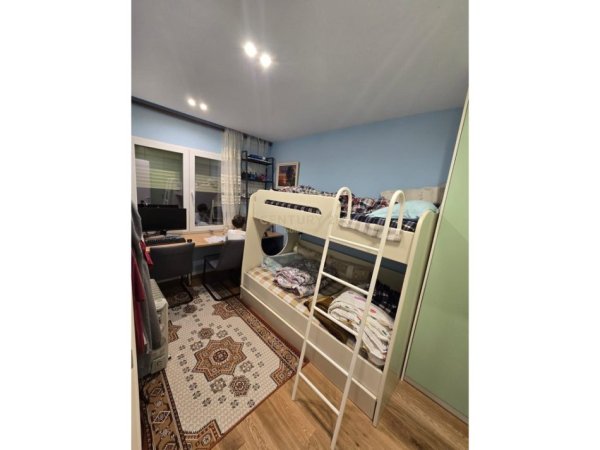 Tirane, shitet apartament 1+1 Kati 3, 90 m² 235.000 € (Shkolla e kuqe)