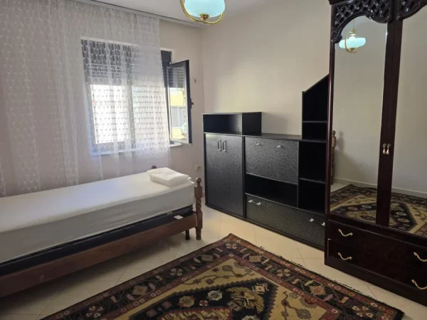 Tirane, jepet me qera apartament 2+1+Ballkon Kati 4, 70 m² 500 € (Rr. Siri Kodra te punishtja e pastave)