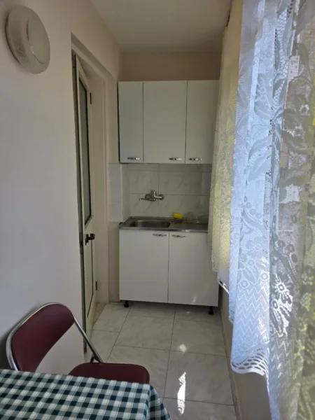 Tirane, jepet me qera apartament 2+1+Ballkon Kati 4, 70 m² 500 € (Rr. Siri Kodra te punishtja e pastave)