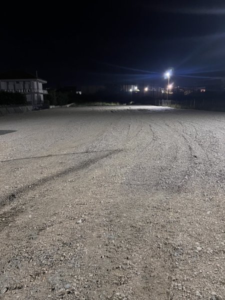 Tirane, jepet me qera ambjent biznesi Kati 0, 2.000 m² 1.000 € (Rruga nacionale e vjeter)