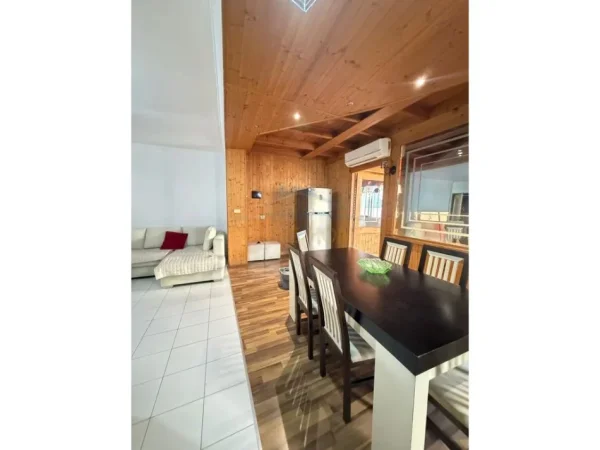 Tirane, jepet me qera apartament 2+1+Ballkon Kati 2, 160 m² 550 € (Yzberisht)