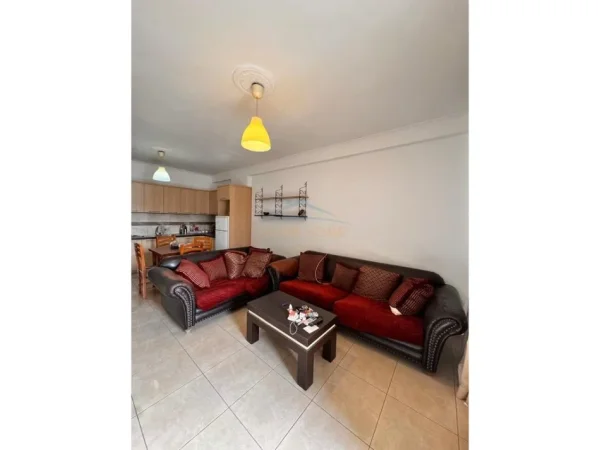 Tirane, jepet me qera apartament 2+1+Ballkon Kati 8, 97 m² 450 € (Unaza e Re)