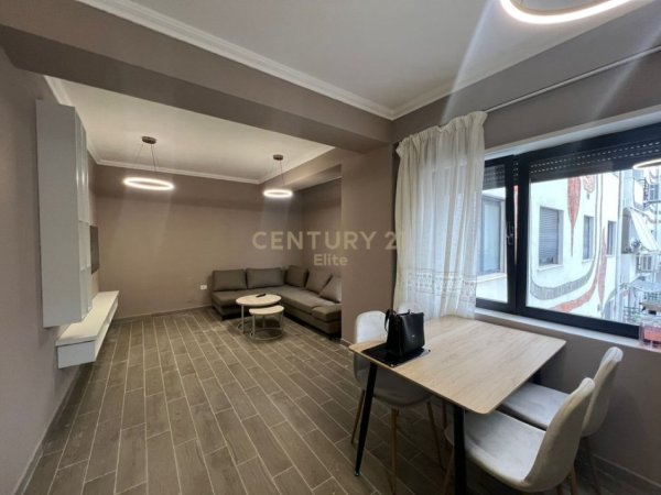 Tirane, jepet me qera apartament 2+1 Kati 1, 77 m² 900 € (Kodra e Diellit 2)