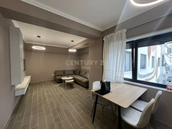 Tirane, jepet me qera apartament 2+1 Kati 1, 77 m² 900 € (Kodra e Diellit 2)
