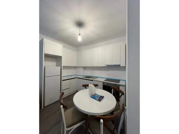 Tirane, jepet me qera apartament 2+1 Kati 2, 86 m² 500 € (QTU)