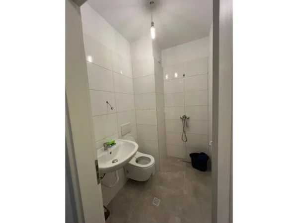Tirane, jepet me qera apartament 2+1 Kati 2, 86 m² 500 € (QTU)