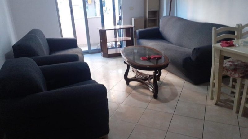 Tirane, jepet me qera apartament 1+1 i mobiluar, Yzberisht.