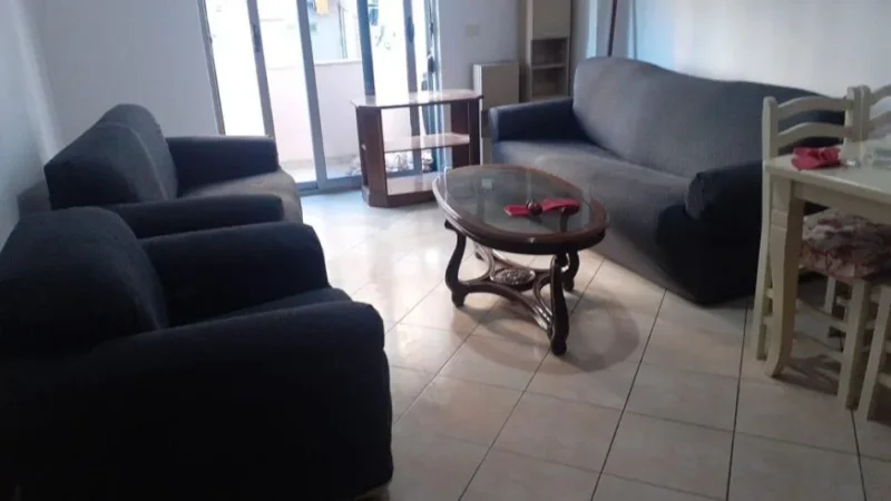 Tirane, jepet me qera apartament 1+1 i mobiluar, Yzberisht.