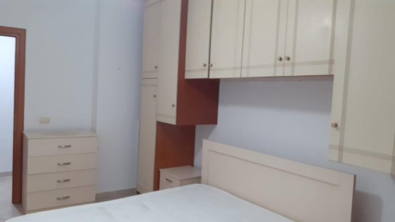 Tirane, jepet me qera apartament 1+1 i mobiluar, Yzberisht.