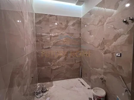 Tirane, shitet apartament 1+1+Ballkon Kati 0, 47 m² 93.000 € (Materniteti i Ri)