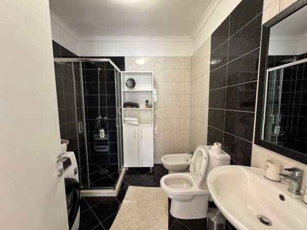 Tirane, jepet me qera apartament 2+1+Ballkon Kati 6, 115 m² 550 € (unaza e madhe laprake)