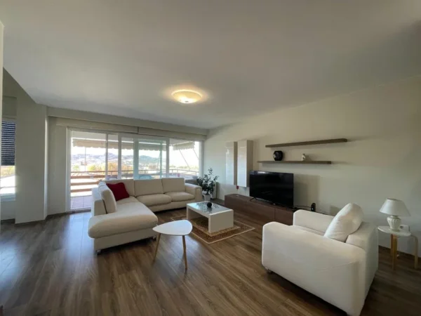 Tirane, jepet me qera apartament 2+1+Ballkon Kati 1, 140 m² 1.500 € (Long Hill Residence/ TEG)