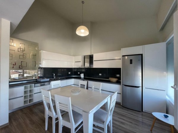 Tirane, jepet me qera apartament 2+1+Ballkon Kati 1, 140 m² 1.500 € (Long Hill Residence/ TEG)