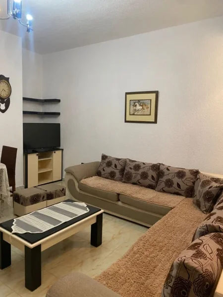 Tirane, jepet me qera Vile 3 Katshe Kati 1, 85 m² 400 € (RRUGA HAJDAR TAFA .SELITE E VOGEL)