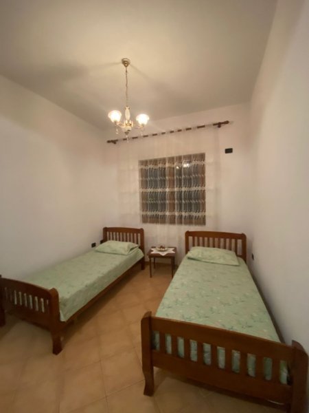 Tirane, jepet me qera Vile 3 Katshe Kati 1, 85 m² 400 € (RRUGA HAJDAR TAFA .SELITE E VOGEL)