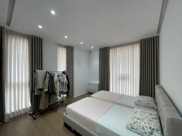 Tirane, shitet apartament 3+1+Ballkon Kati 3, 130 m² 352.000 € (Bulevardi i Ri)