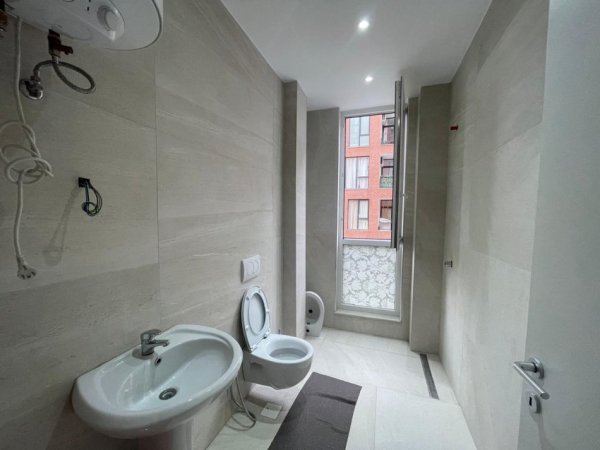 Tirane, shitet apartament 3+1+Ballkon Kati 3, 130 m² 352.000 € (Bulevardi i Ri)