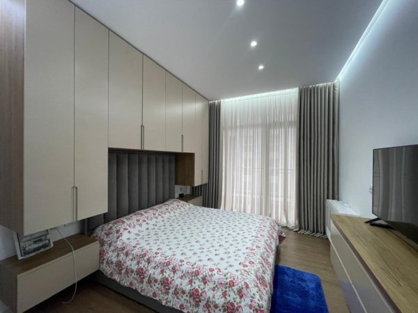 Tirane, shitet apartament 3+1+Ballkon Kati 3, 130 m² 352.000 € (Bulevardi i Ri)