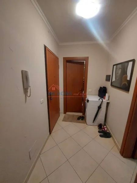 Tirane, shitet apartament 1+1+Ballkon Kati 4, 88 m² 123.000 € 