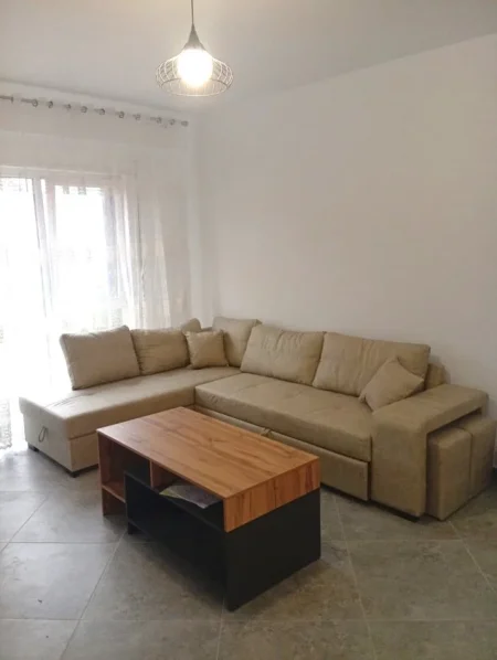 Jepet me Qera Apartament 1+1 ne 5 Maji , pas Concordit,   400 €URO