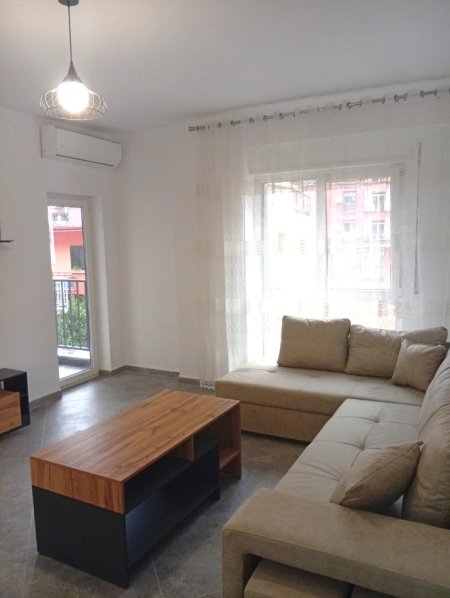 Jepet me Qera Apartament 1+1 ne 5 Maji , pas Concordit,   400 €URO