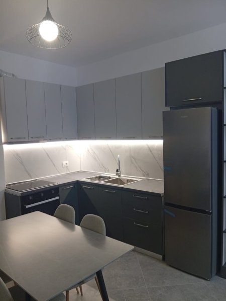 Jepet me Qera Apartament 1+1 ne 5 Maji , pas Concordit,   400 €URO