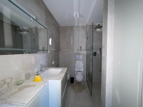 Tirane, shitet ambjent biznesi Kati 6, 196 m² 570.360 € (Liqeni Artificial)