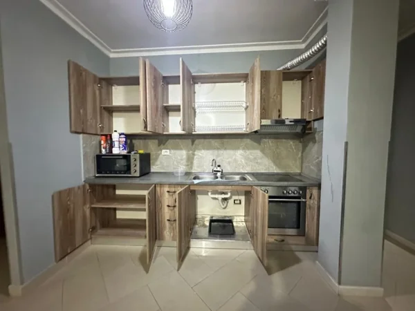 Tirane, jepet me qera ambjent biznesi Kati 2, 120 m² 800 € (Astir, mbi bar Bohem)