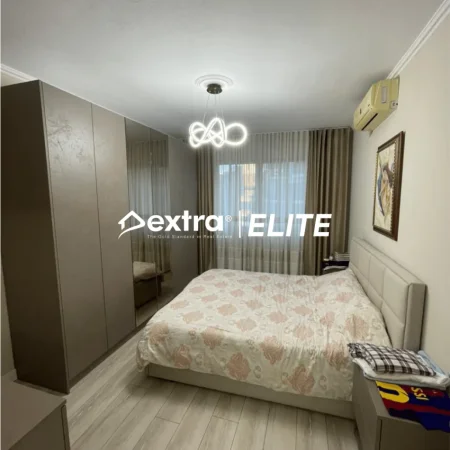 Tirane, jepet me qera apartament 1+1+Ballkon Kati 4, 75 m² 900 € (Rruga e Kosovareve)