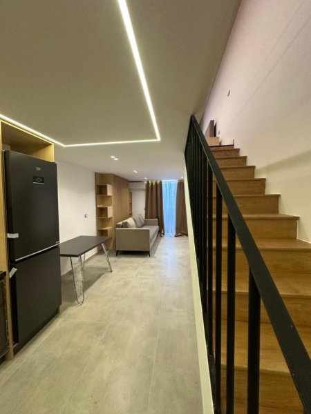 Tirane, shitet apartament duplex 1+1 , 75 m² 122.000 € (KOMPLEKSI GOLDEN PARK 3 PERBALLE AMERIKAN 3)