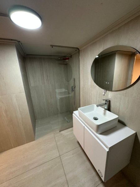 Tirane, shitet apartament duplex 1+1 , 75 m² 122.000 € (KOMPLEKSI GOLDEN PARK 3 PERBALLE AMERIKAN 3)