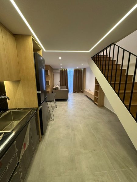 Tirane, shitet apartament duplex 1+1 , 75 m² 122.000 € (KOMPLEKSI GOLDEN PARK 3 PERBALLE AMERIKAN 3)