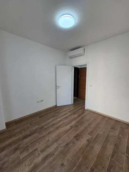 Tirane, jepet me qera zyre Kati 3, 60 m² 600 € (Zogu i Zi)